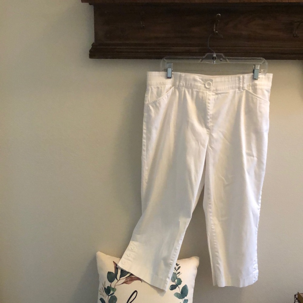 White cropped pants